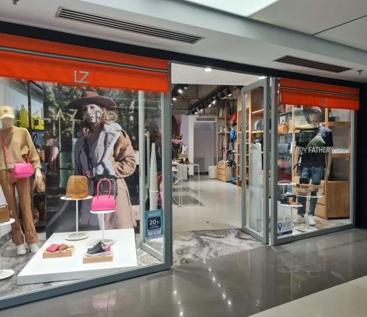 Lazaro cortó cintas en el Reco Mall